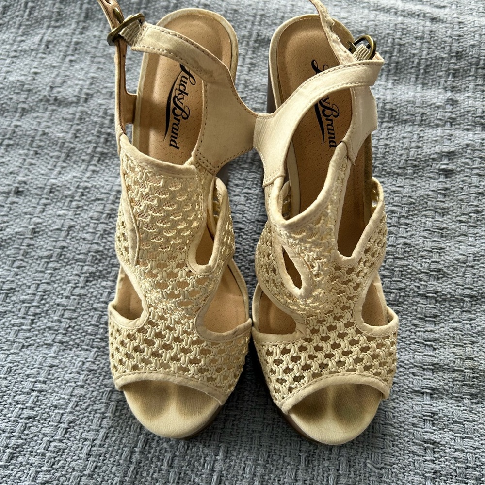 Lucky Brand Women's Cream Sandals